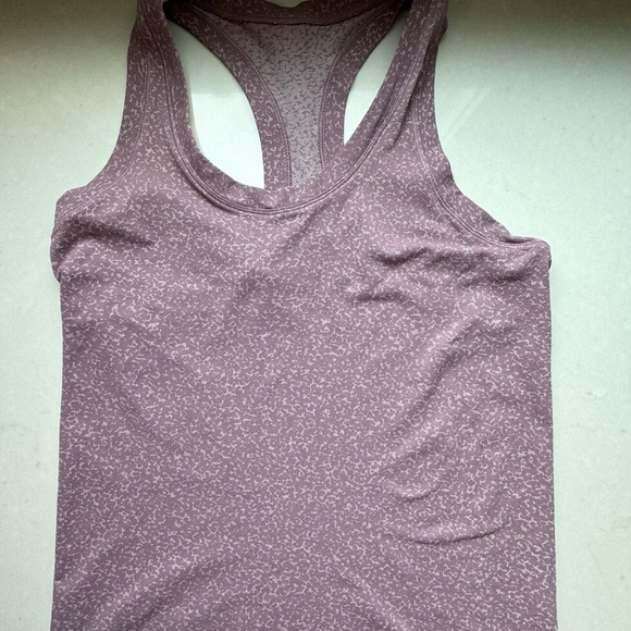 ATHLETA MOMENTUM SEAMLESS TANK. SIZE SMALL - Picture 2 of 3